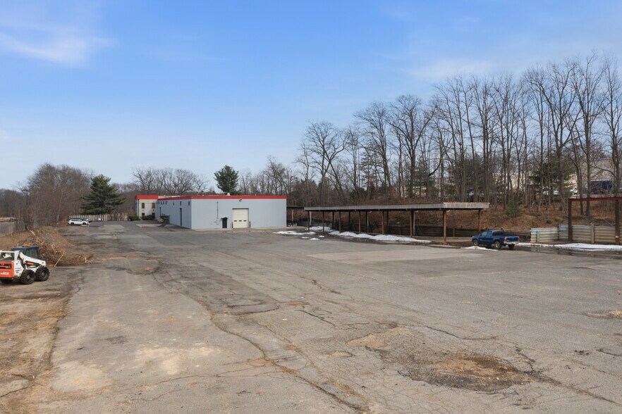 More Photos Of 173 Amboy Rd, Morganville Warehouse For Lease