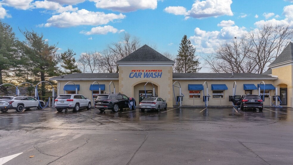 Primary Photo Of 500 W Lancaster Ave, Strafford Carwash For Sale