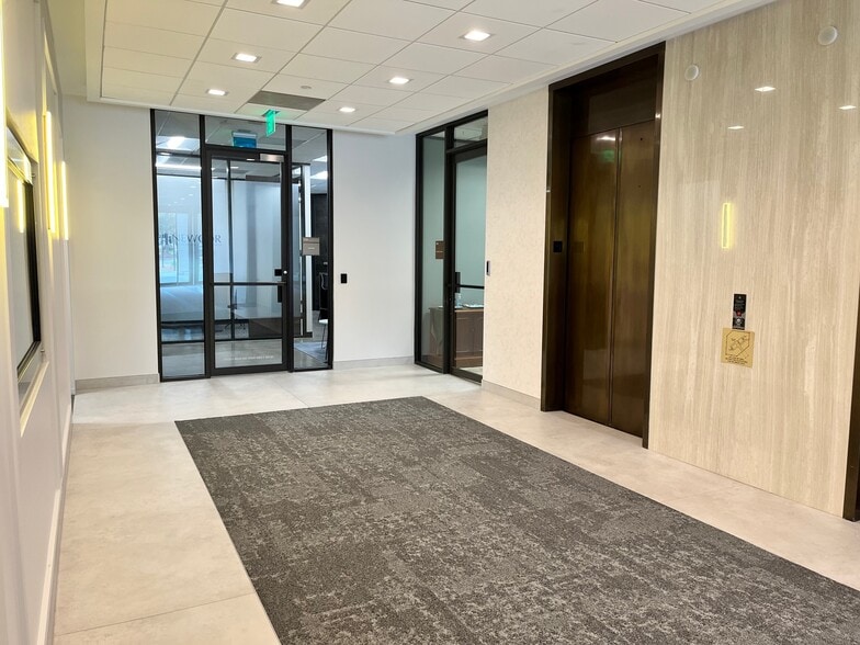 More Photos Of 2170 Buckthorne Pl, The Woodlands Office For Lease