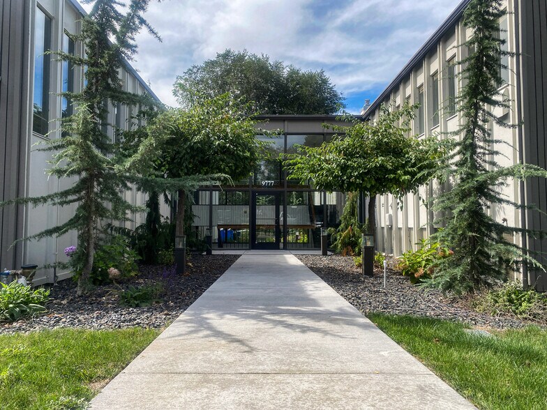 More Photos Of 9777 W Chinden Blvd, Garden City Office For Lease