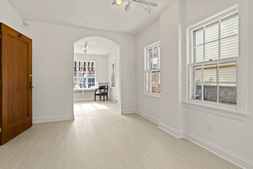 More Photos Of 206 Park Ave, Rochester Office Residential For Lease