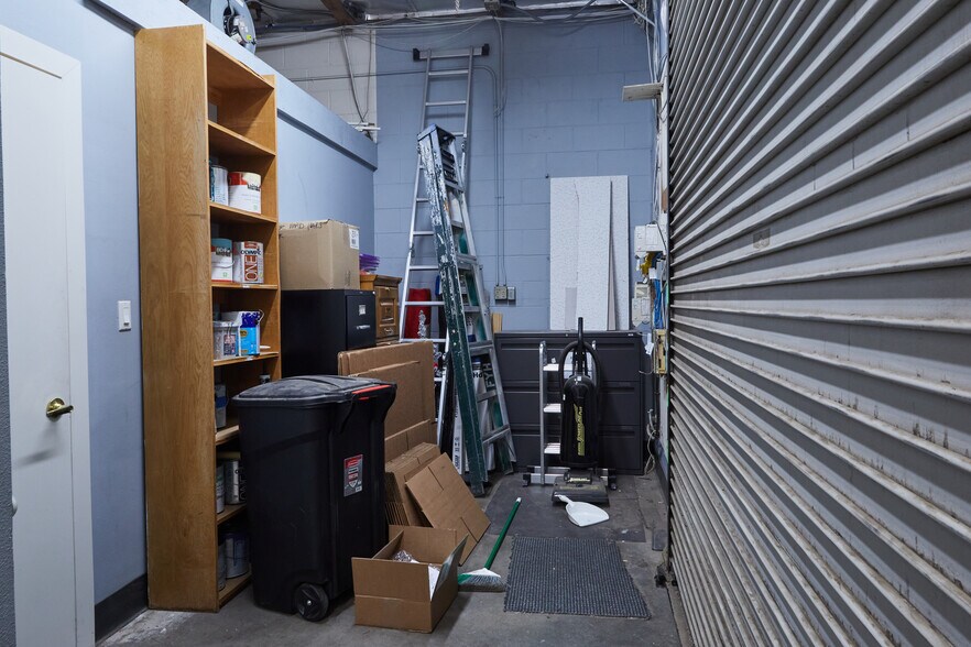 More Photos Of 9171 Gazette Ave, Chatsworth Manufacturing For Sale