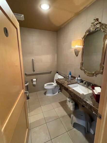 More Photos Of 4030-4032 Shoreline Dr, Spring Park Storefront Retail Office For Lease