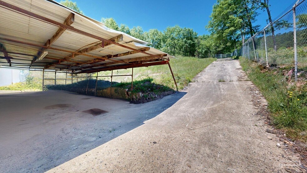 More Photos Of 1005 E Grand Ave, Hot Springs Unknown For Lease
