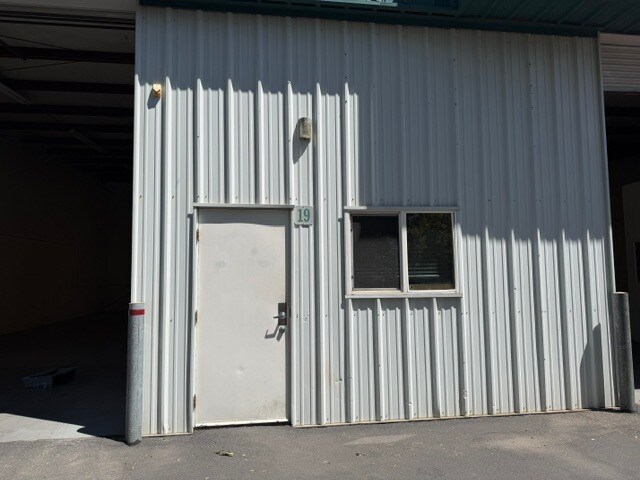 Primary Photo Of 620 Hedburg Way, Oakdale Industrial For Lease