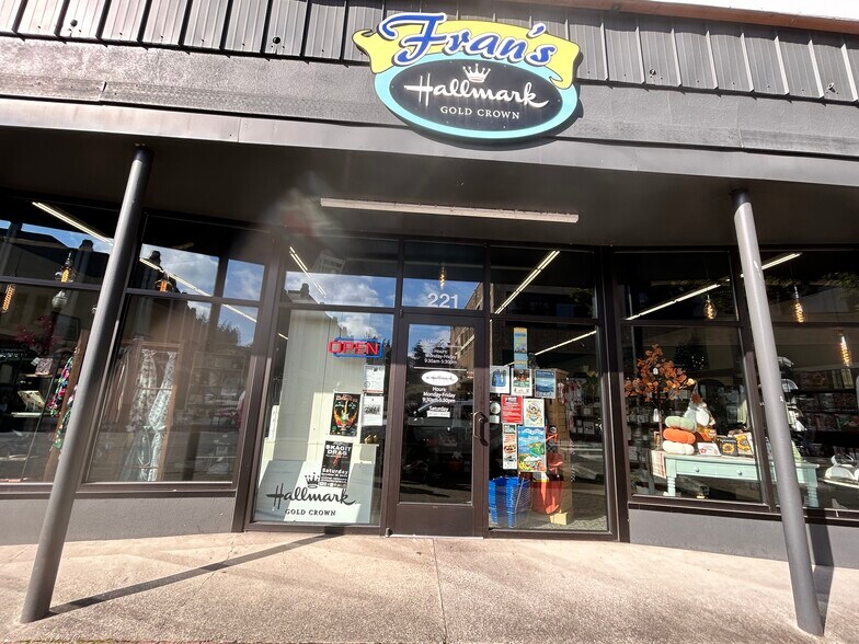 More Photos Of 221 S 1st St, Mount Vernon General Retail For Lease