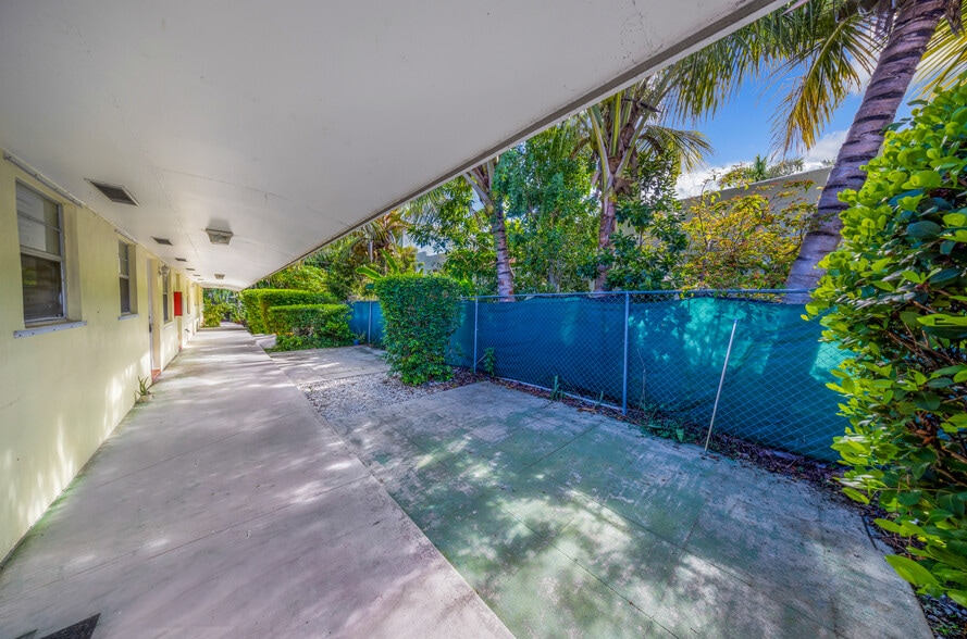 More Photos Of 1008 18th Ave N, Lake Worth Beach Apartments For Sale