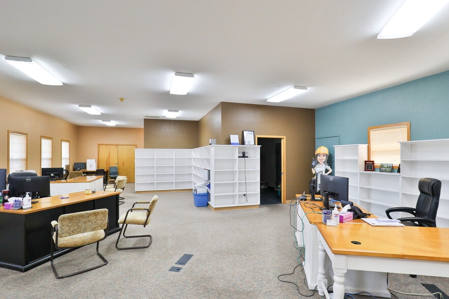 More Photos Of 107 W Q St, Springfield Office For Sale