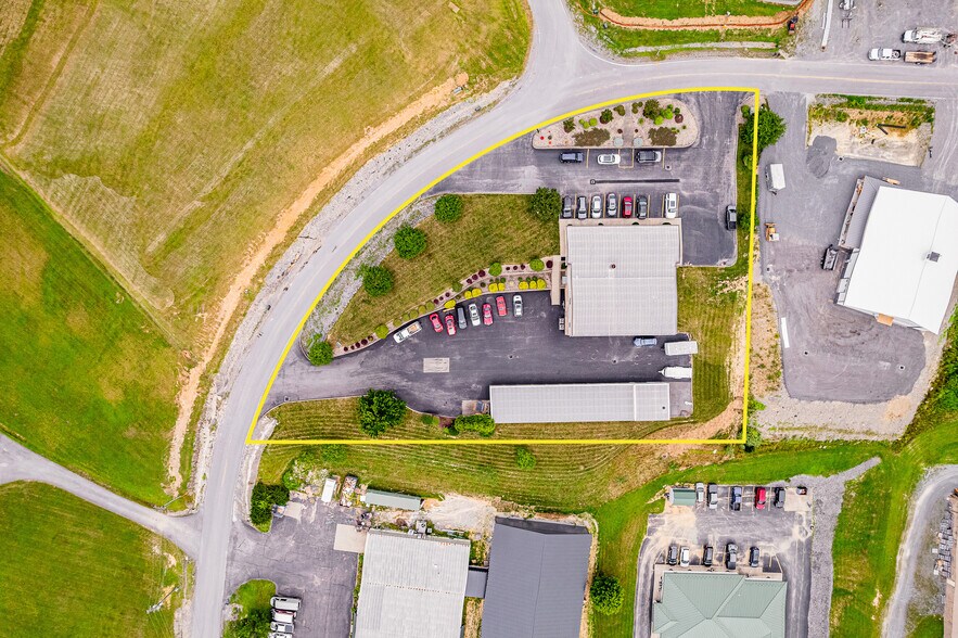 More Photos Of 2050 Winners Dr, Fairmont Auto Repair For Sale