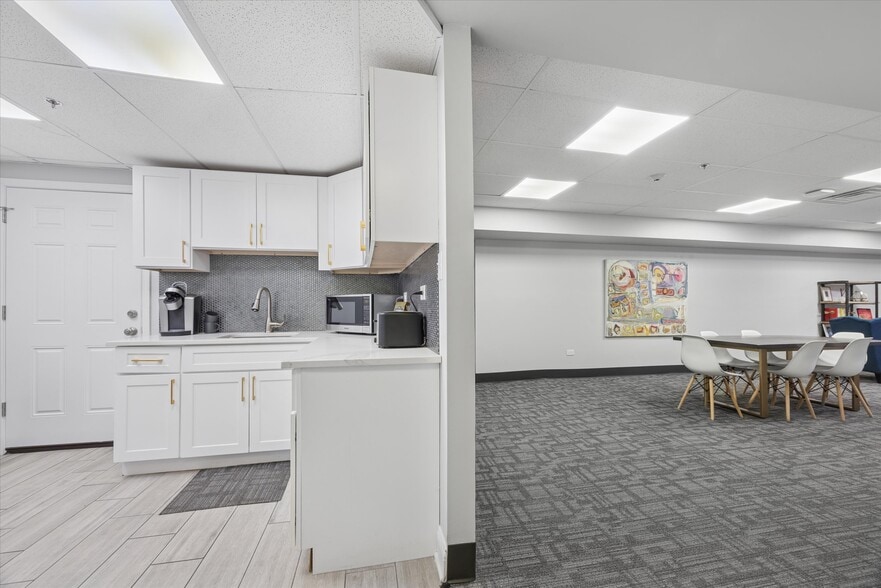 More Photos Of 5117 Main St, Downers Grove Storefront Retail Office For Lease