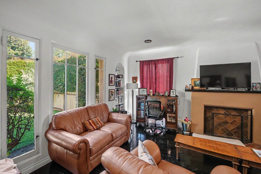More Photos Of 942 S Mansfield Ave, Los Angeles Apartments For Sale