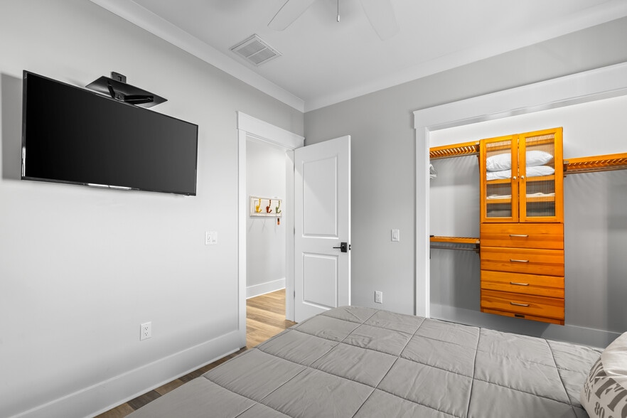 More Photos Of 8 State of Mind St, Bluffton Loft Creative Space For Sale