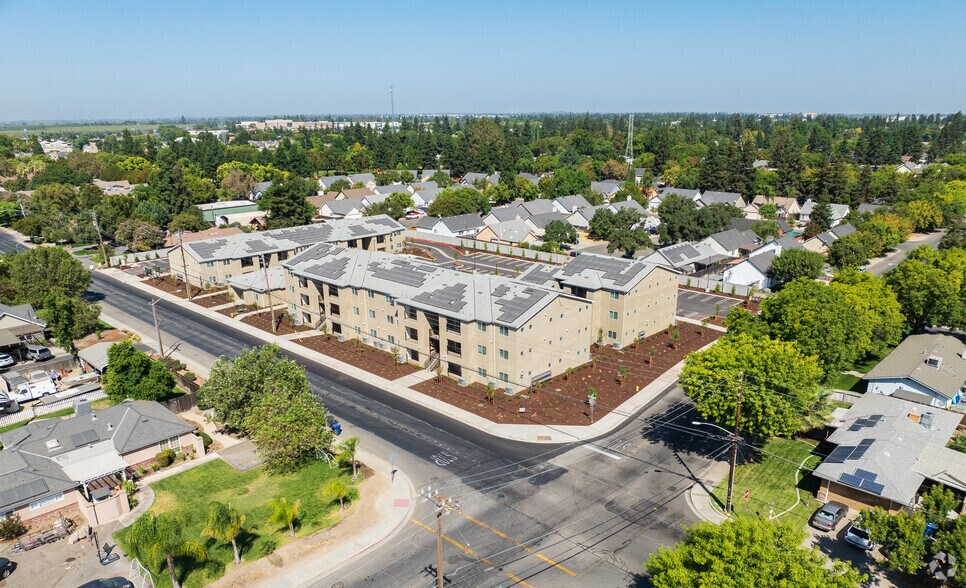 Primary Photo Of 2531 W Rumble Rd, Modesto Apartments For Sale