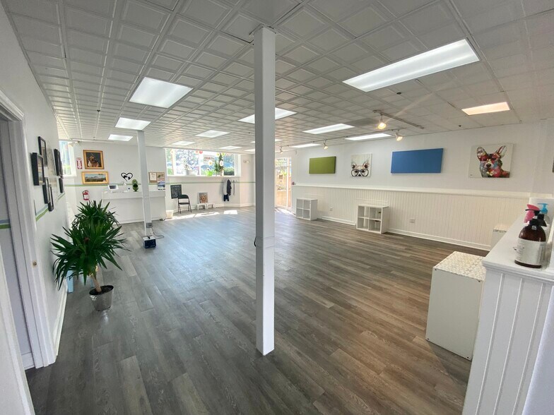More Photos Of 28 Chestnut St, Andover Storefront Retail Office For Lease