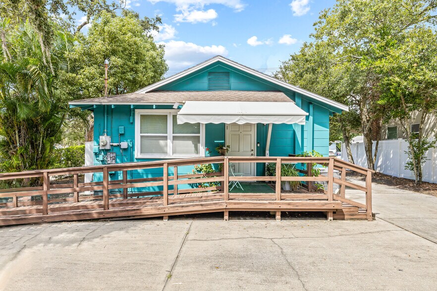 More Photos Of 805 Turner St, Clearwater Office For Sale