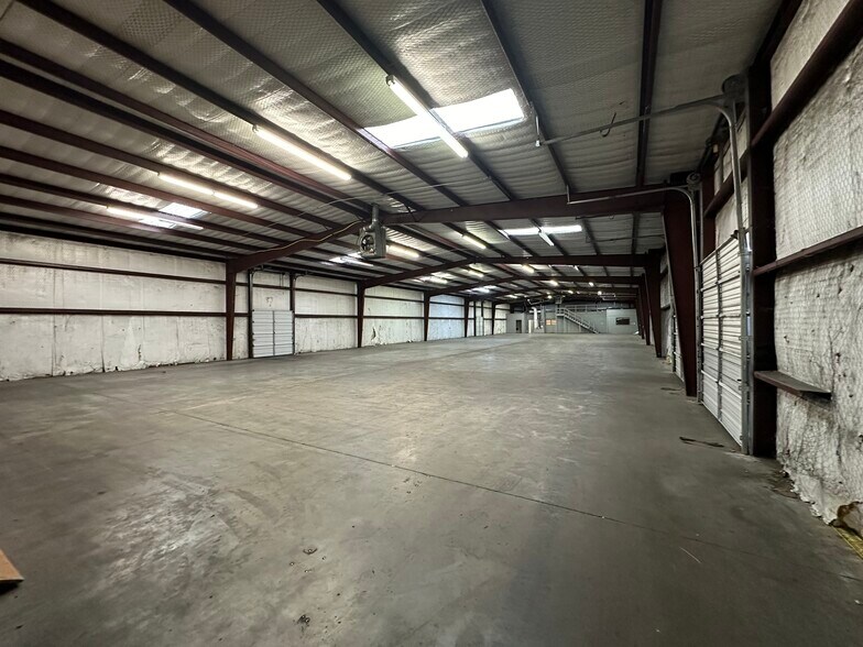 More Photos Of 13178 State Highway 110 S, Tyler Warehouse For Lease