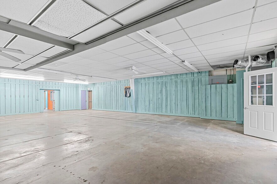 More Photos Of 2929 Clifty Dr, Madison Flex For Sale