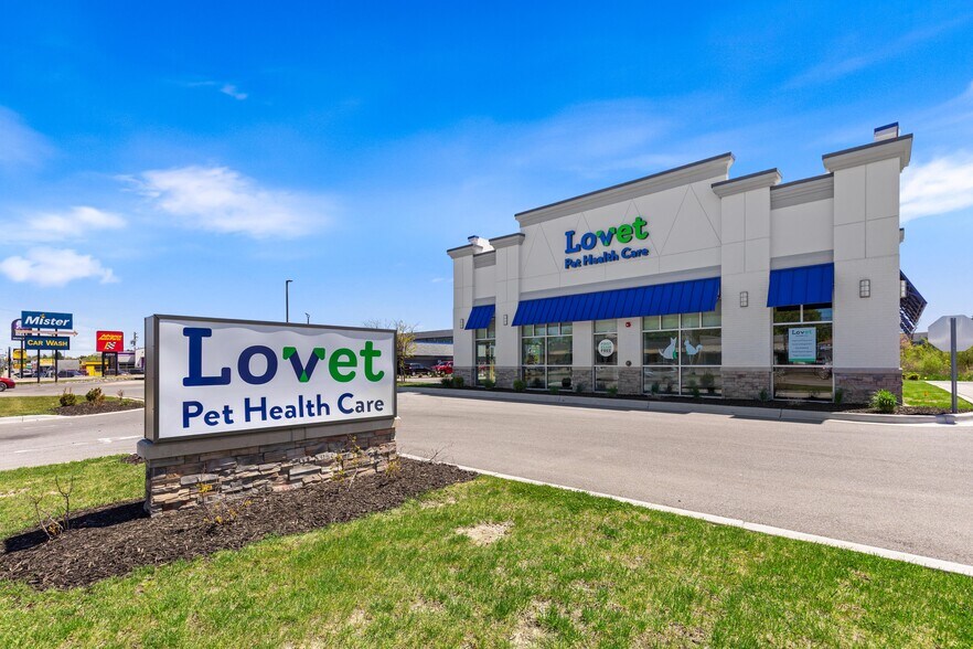 More Photos Of 4290 Lake Michigan Dr NW, Walker Veterinarian Kennel For Sale