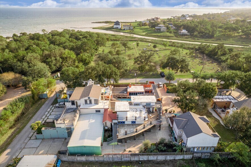 More Photos Of 614 Pine Gully Rd, Seabrook Apartments For Sale