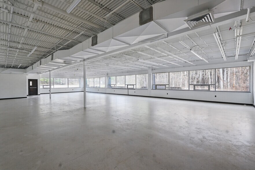 More Photos Of 23 Esquire Rd, North Billerica Manufacturing For Lease