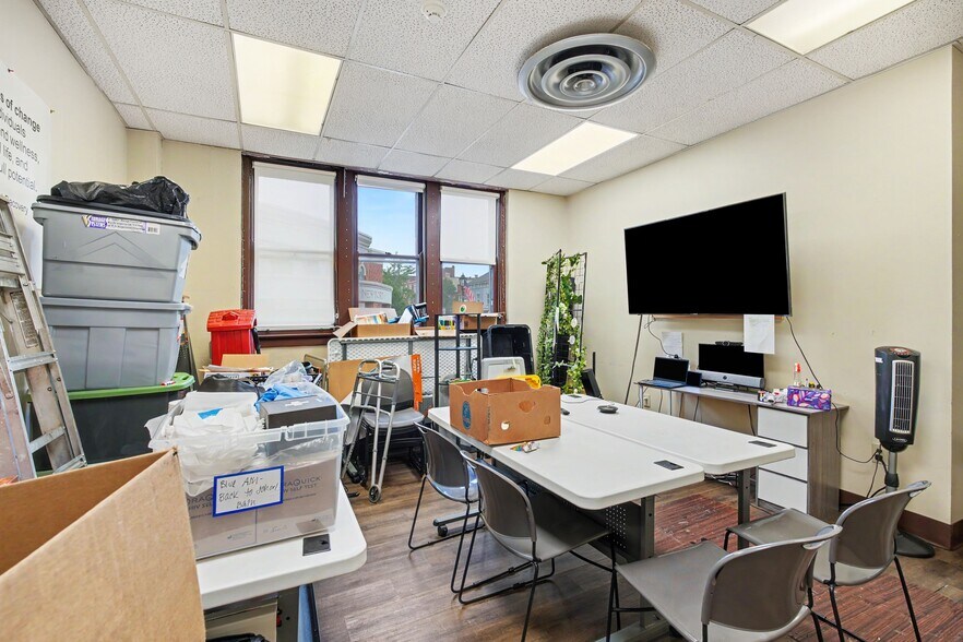 More Photos Of 1002 Monmouth St, Newport Office Residential For Sale
