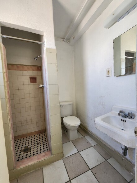 More Photos Of 5715 Central Ave NE, Albuquerque Hotel For Sale