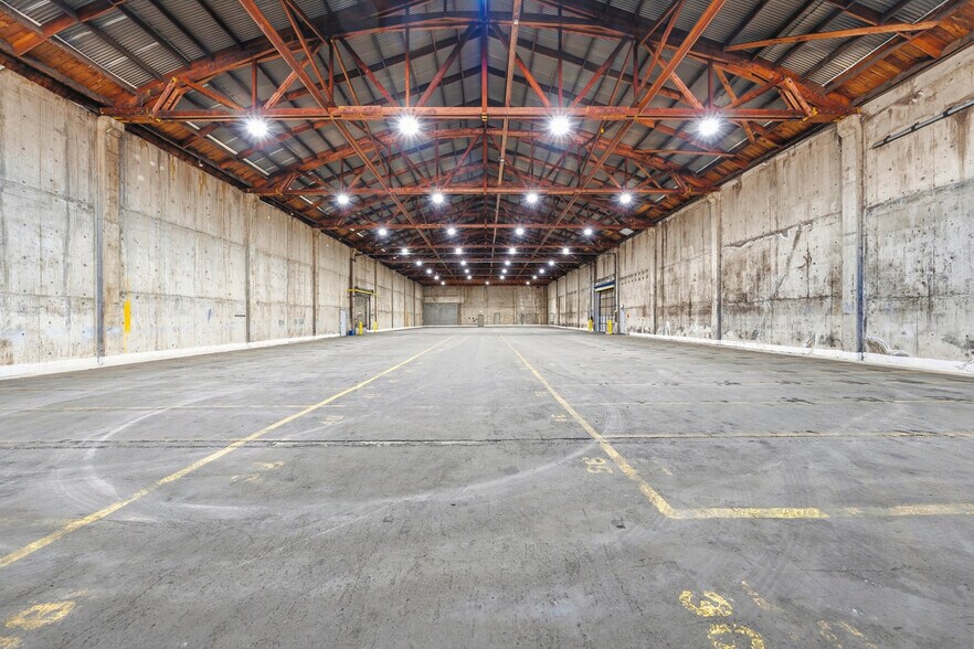More Photos Of 715 S Grape St, Medford Warehouse For Sale