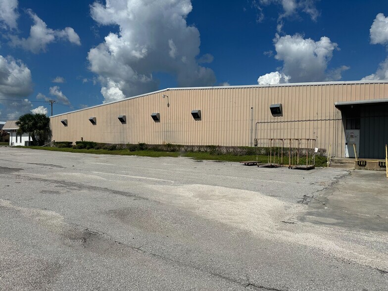 More Photos Of 450 W Polk St, Bartow Warehouse For Sale