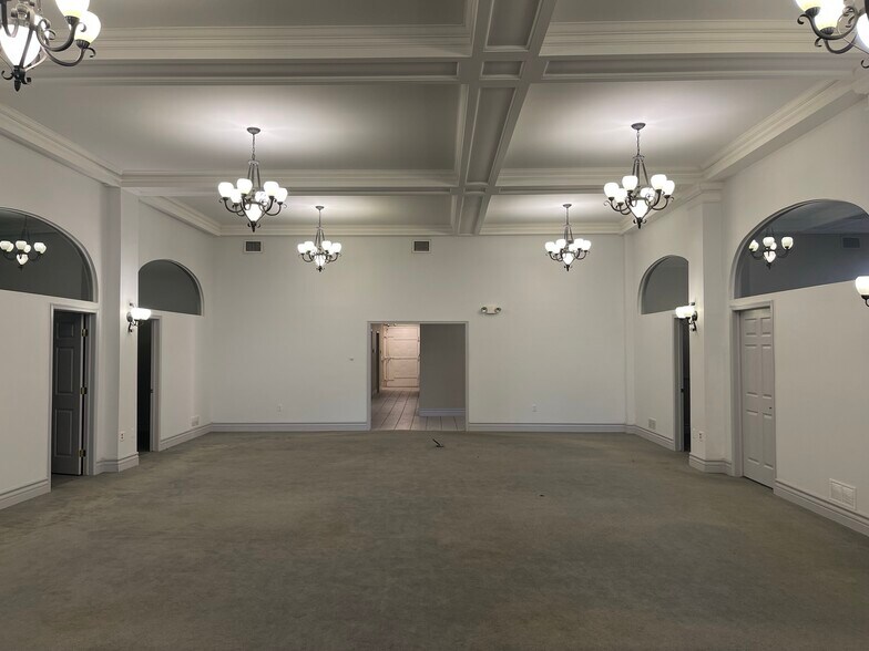 More Photos Of 1401 E Douglas Ave, Wichita Office For Lease