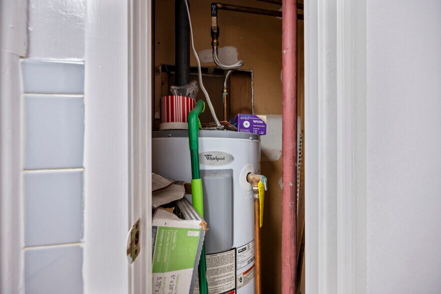 More Photos Of 338 N Charles St, Baltimore Storefront Retail Residential For Sale