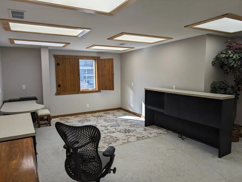 More Photos Of 120 N Broadway, Wells Flex For Sale