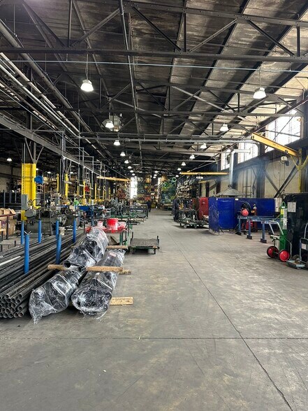 More Photos Of 1819 Flushing Ave, Ridgewood Warehouse For Lease