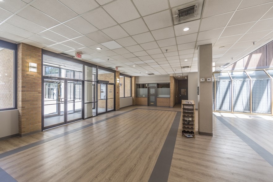 More Photos Of 379 Dundas St, London Office For Lease