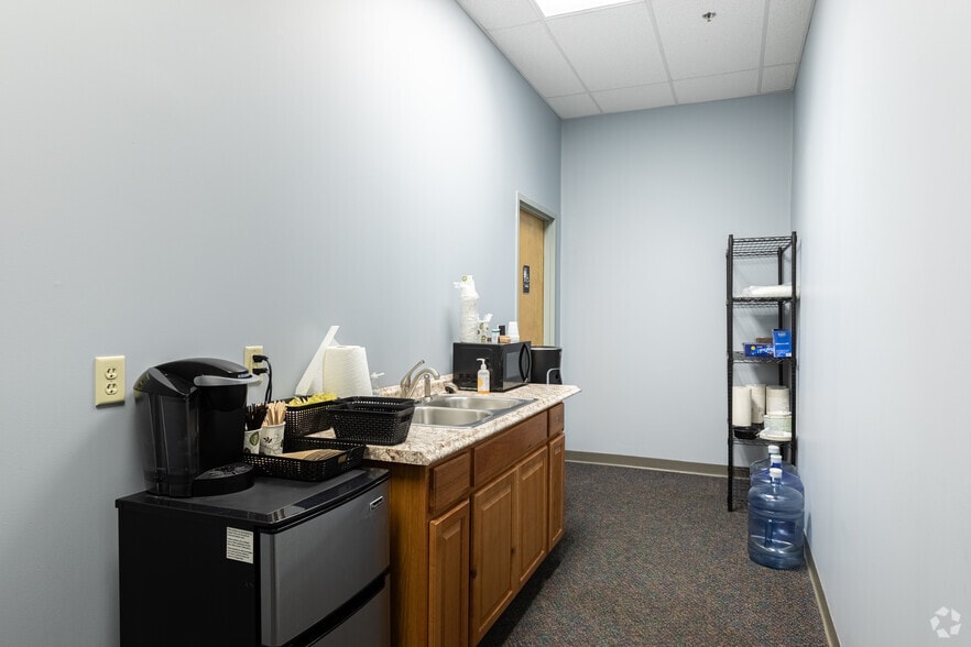 More Photos Of 754 Cincinnati Batavia Pike, Cincinnati Flex For Sale