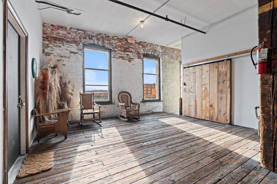 More Photos Of 1319 Hickory St, Kansas City Office For Sale