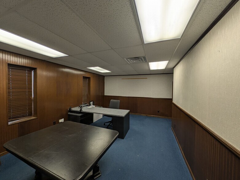More Photos Of 1605 W Candletree Dr, Peoria Office For Lease
