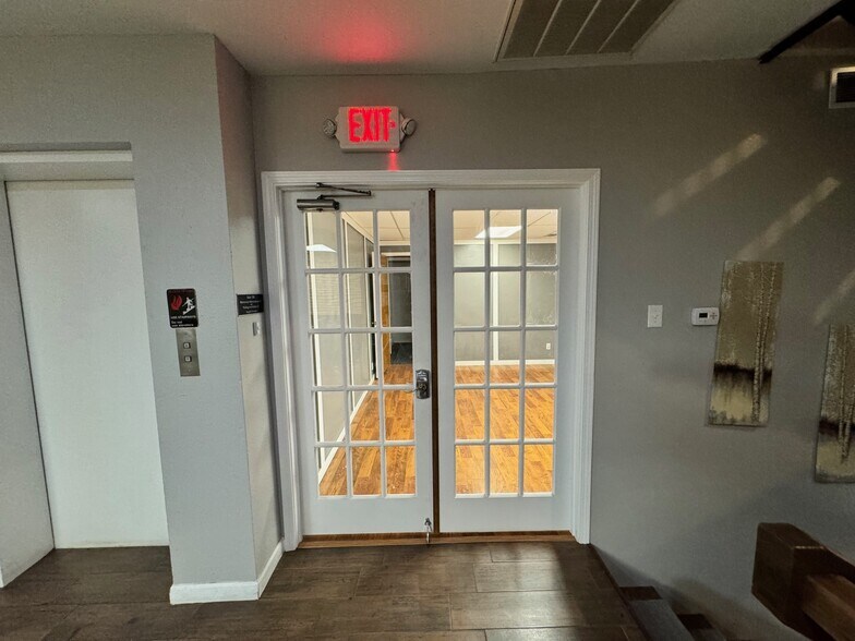 More Photos Of 2525 Wallingwood Dr, Austin Office For Lease