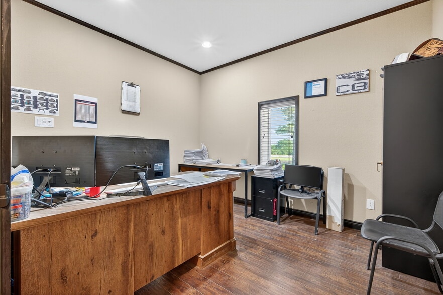 More Photos Of 3008 Ranger Hwy, Weatherford Manufacturing For Sale
