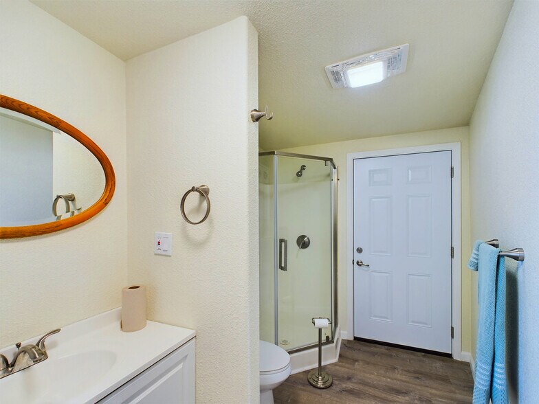 More Photos Of 14420 Lakeshore Dr, Clearlake Office For Sale