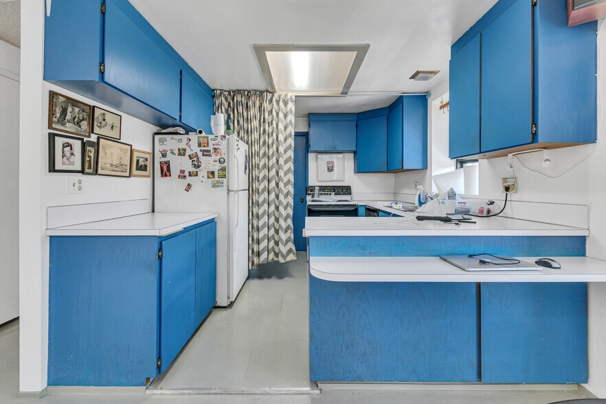 More Photos Of 1420 Broadway, Seattle Warehouse For Sale