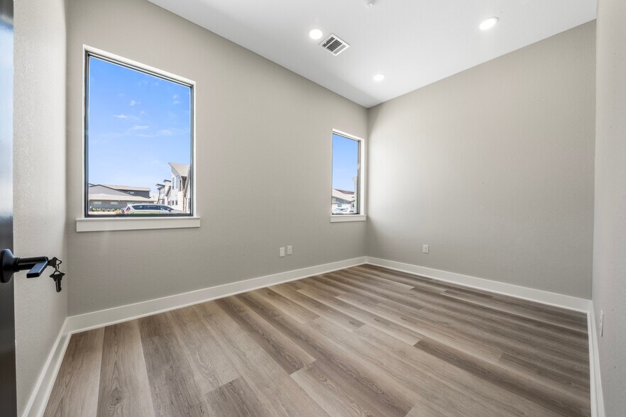 More Photos Of 213 Bella Katy Dr, Katy Medical For Lease