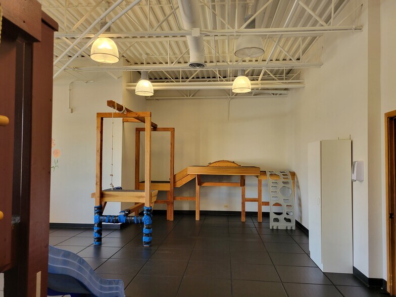 More Photos Of 3105 N Wilke Rd, Arlington Heights Medical For Lease