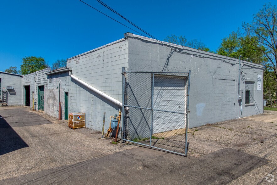More Photos Of 2006 Race St, Kalamazoo Office For Lease