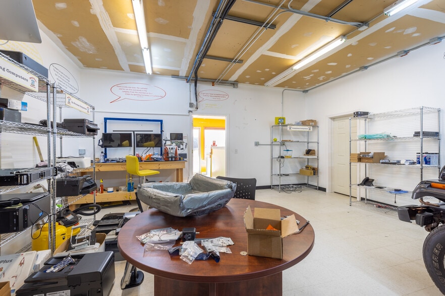 More Photos Of 11 Tracy Ln, Hudson Storefront For Sale