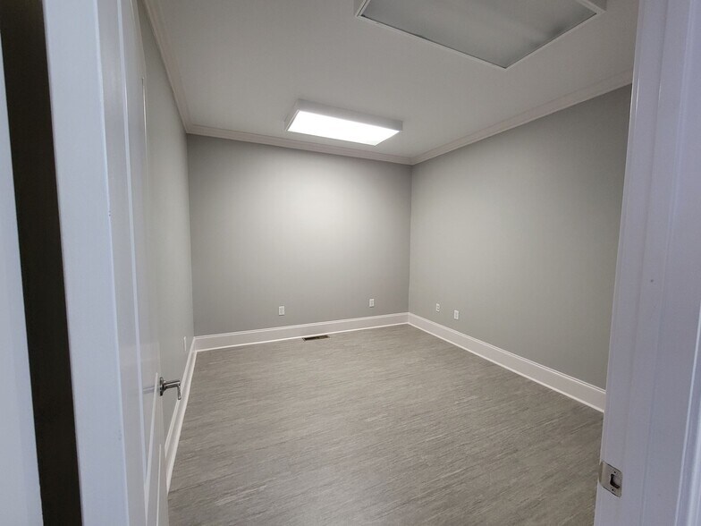 More Photos Of 182 Ben Burton Cir, Bogart Office For Sale