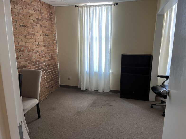 More Photos Of 363 Main St, Hartford Office For Lease