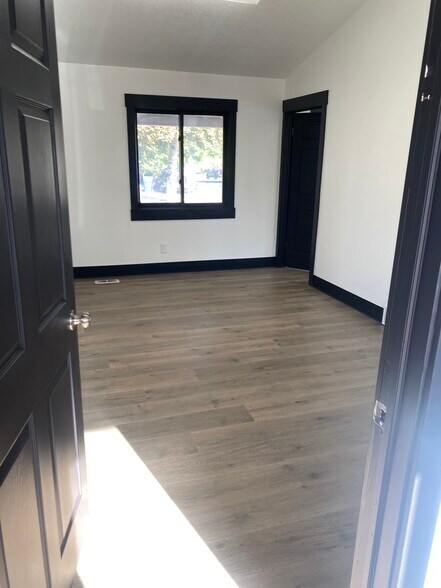 More Photos Of 60 W Canyon Crest Rd, Alpine Office For Sale