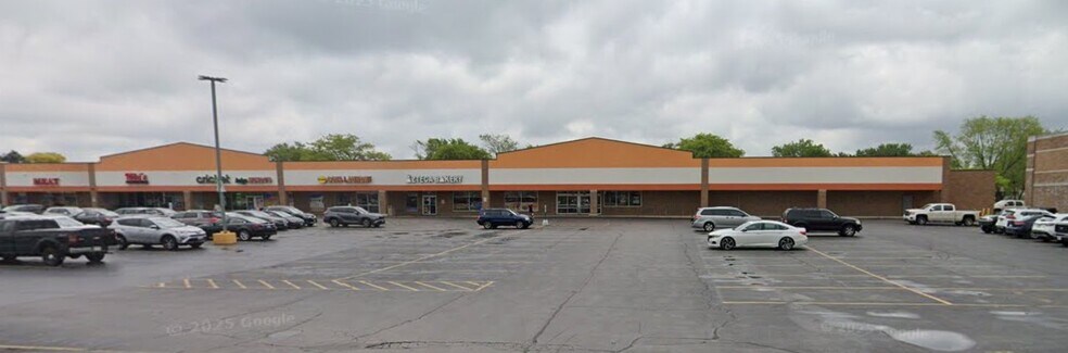 Primary Photo Of 913 E Irving Park Rd, Streamwood General Retail For Lease