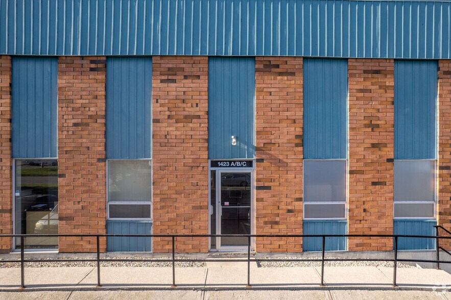 More Photos Of 1423 45th Ave NE, Calgary Warehouse For Lease