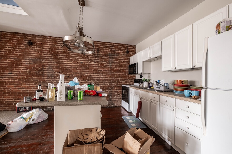 More Photos Of 105 W Main St, Elkin Office For Sale